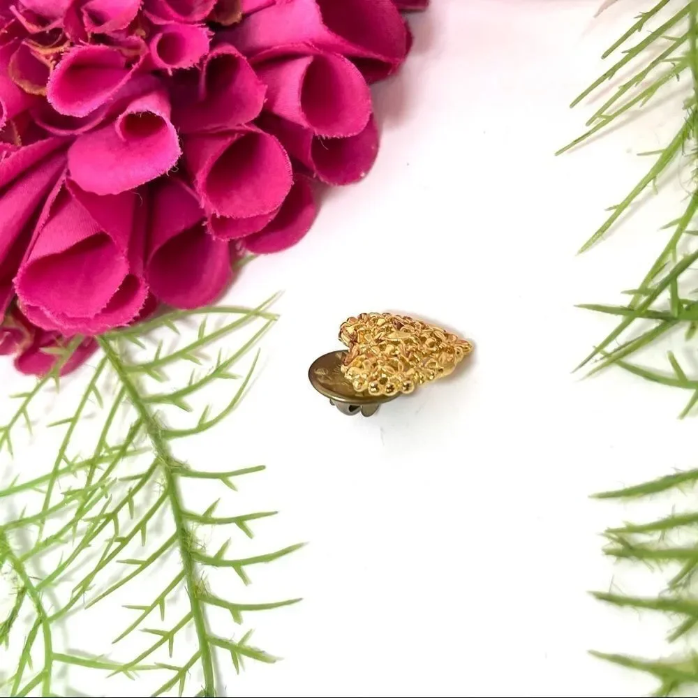 VINTAGE⚜️Golden Filigree Ornate Floral Heart Little Tack Pin